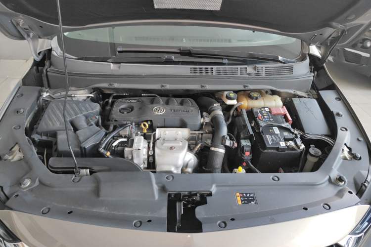 Used Buick GL6 2019 18T 6-Seater Connected Luxury Version China VI Standard Engine Bay