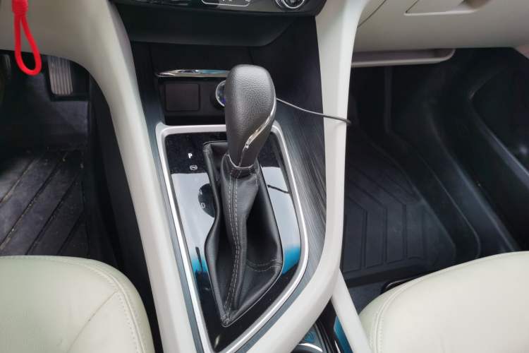 Used Buick GL6 2019 18T 6-Seater Elite Version China VI Standard Gear Lever