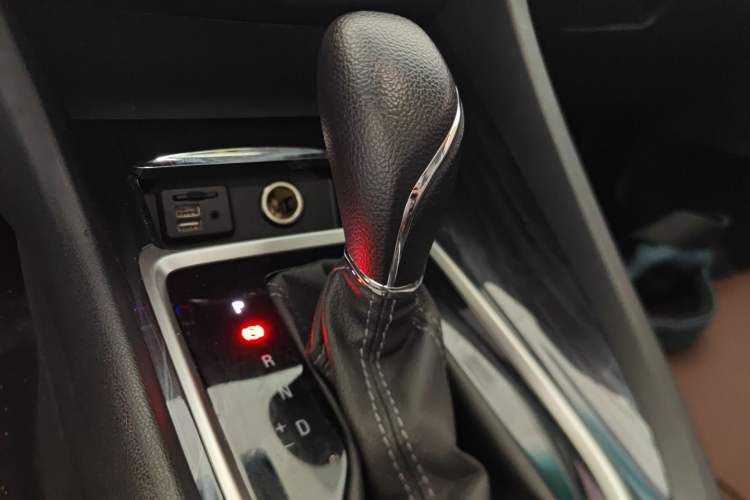 Used Buick GL6 2019 18T 6-Seater Connected Luxury Version China VI Standard Gear Lever