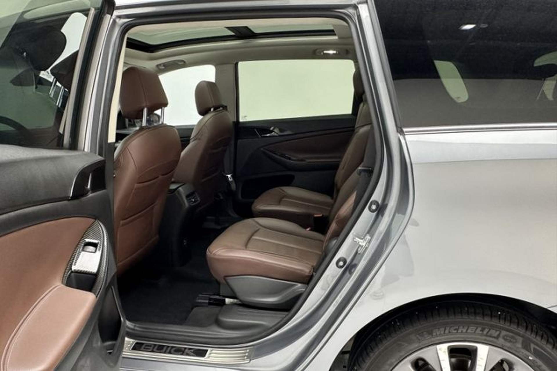 Used Buick GL6 2019 18T 6-Seater Connected Luxury Version China V Standard Interior 1