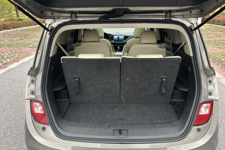 Used Buick GL6 2019 18T 6-Seater Elite Version China VI Standard Interior 4