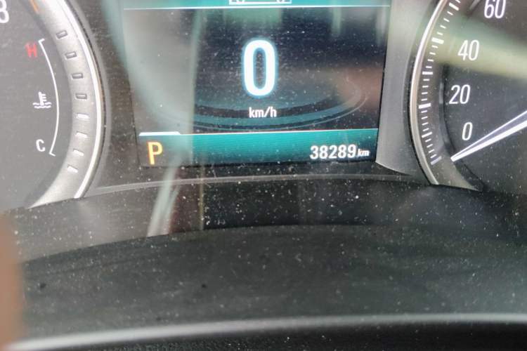 Used Buick GL6 2019 18T 6-Seater Connected Luxury Version China VI Standard Odometer Close Up
