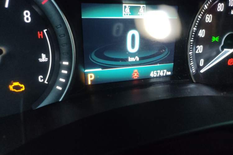 Used Buick GL6 2019 18T 6-Seater Connected Luxury Version China VI Standard Odometer Close Up
