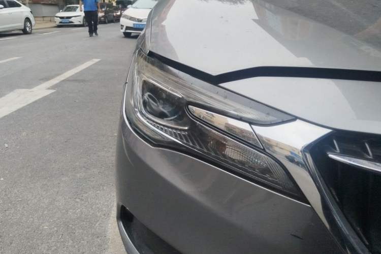 Used Buick GL6 2019 18T 6-Seater Connected Luxury Version China VI Standard Right Front Headlight
