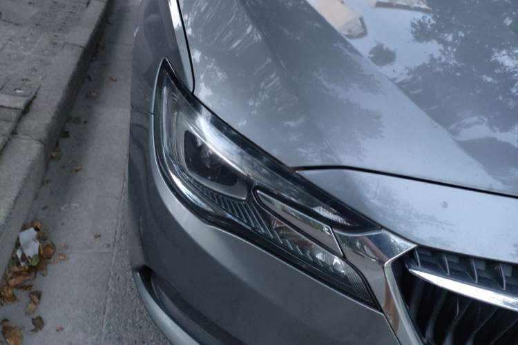 Used Buick GL6 2019 18T 6-Seater Connected Luxury Version China VI Standard Right Front Headlight