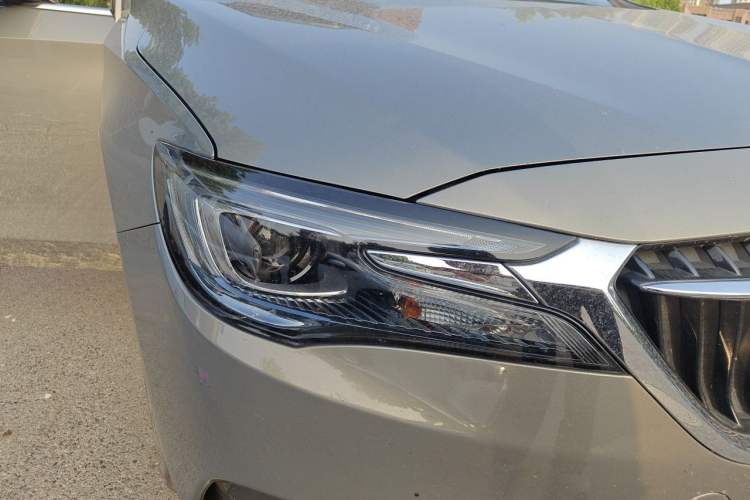 Used Buick GL6 2019 18T 6-Seater Connected Luxury Version China VI Standard Right Front Headlight