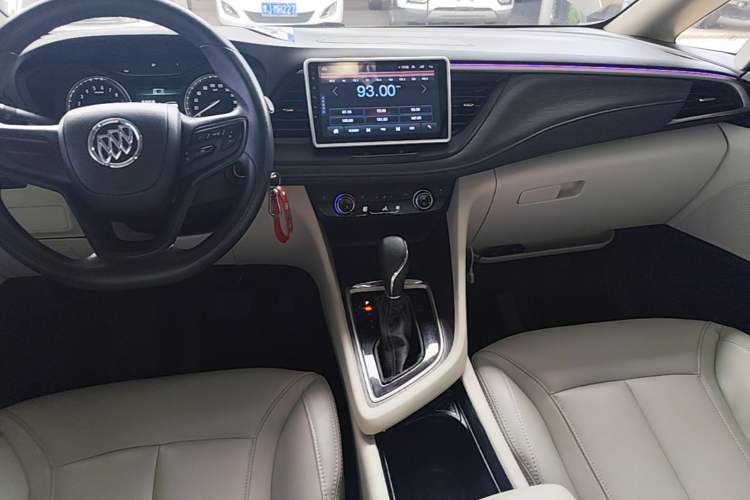 Used Buick GL6 2019 18T 6-Seater Elite Version China VI Standard Audio And AC Panel