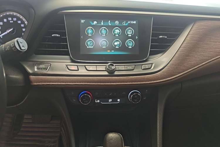 Used Buick GL6 2019 18T 6-Seater Connected Luxury Version China V Standard Audio And AC Panel