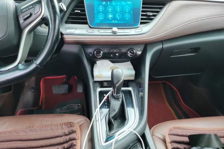 Used Buick GL6 2019 18T 6-Seater Connected Luxury Version China V Standard Audio And AC Panel