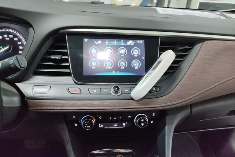 Used Buick GL6 2019 18T 6-Seater Connected Luxury Version China V Standard Audio And AC Panel