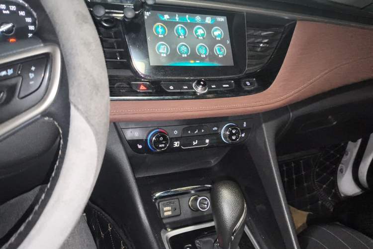 Used Buick GL6 2019 18T 6-Seater Connected Luxury Version China VI Standard Audio And AC Panel