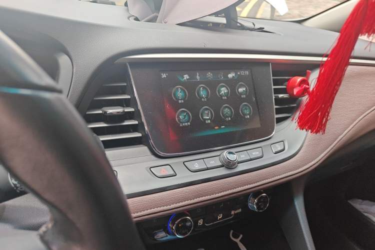 Used Buick GL6 2019 18T 6-Seater Connected Luxury Version China VI Standard Audio And AC Panel