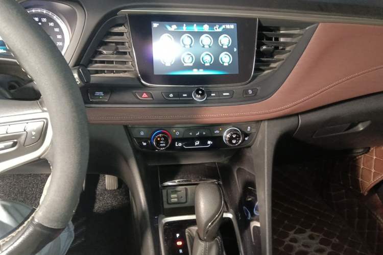Used Buick GL6 2019 18T 6-Seater Connected Luxury Version China VI Standard Audio And AC Panel