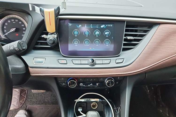 Used Buick GL6 2019 18T 5-Seater Connected Luxury Version China V Standard Audio And AC Panel