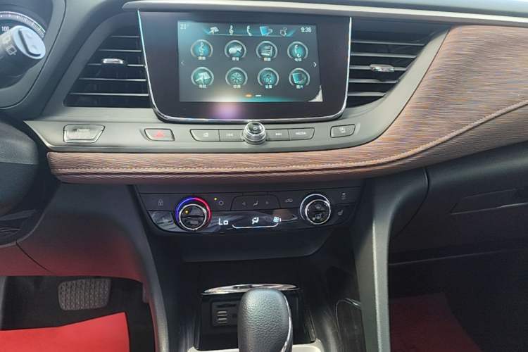 Used Buick GL6 2019 18T 6-Seater Connected Luxury Version China VI Standard Audio And AC Panel