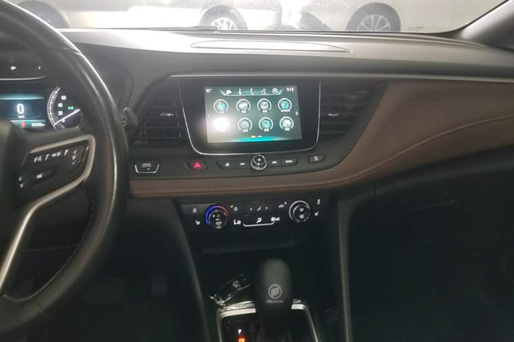 Used Buick GL6 2019 18T 5-Seater Connected Luxury Version China V Standard Audio And AC Panel