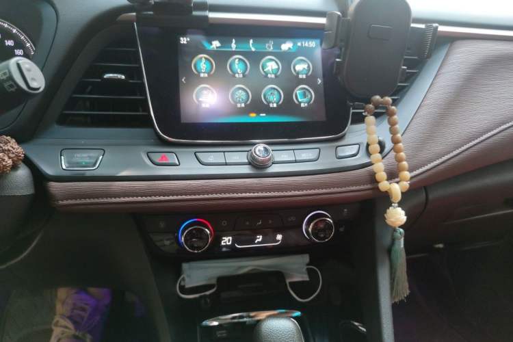 Used Buick GL6 2019 18T 6-Seater Connected Luxury Version China V Standard Audio And AC Panel