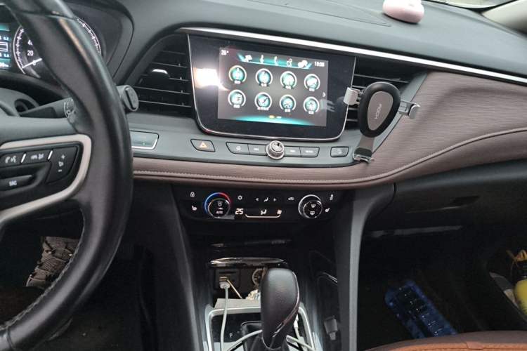 Used Buick GL6 2019 18T 6-Seater Connected Luxury Version China V Standard Audio And AC Panel