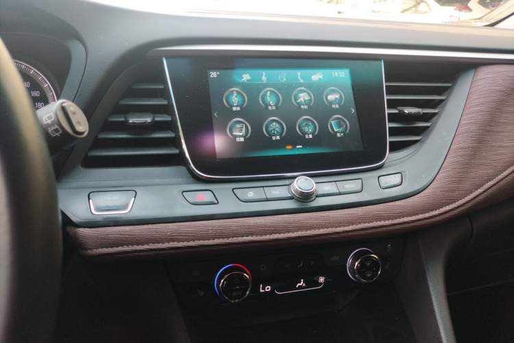 Used Buick GL6 2019 18T 6-Seater Connected Luxury Version China VI Standard Audio And AC Panel