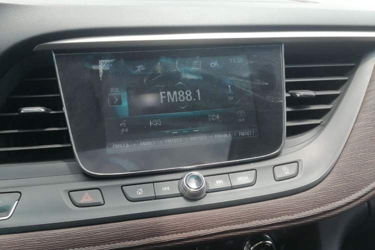 Used Buick GL6 2019 18T 6-Seater Connected Luxury Version China VI Standard Audio And AC Panel