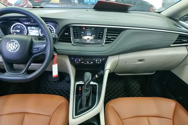 Used Buick GL6 2019 18T 6-Seater Elite Version China VI Standard Audio And AC Panel