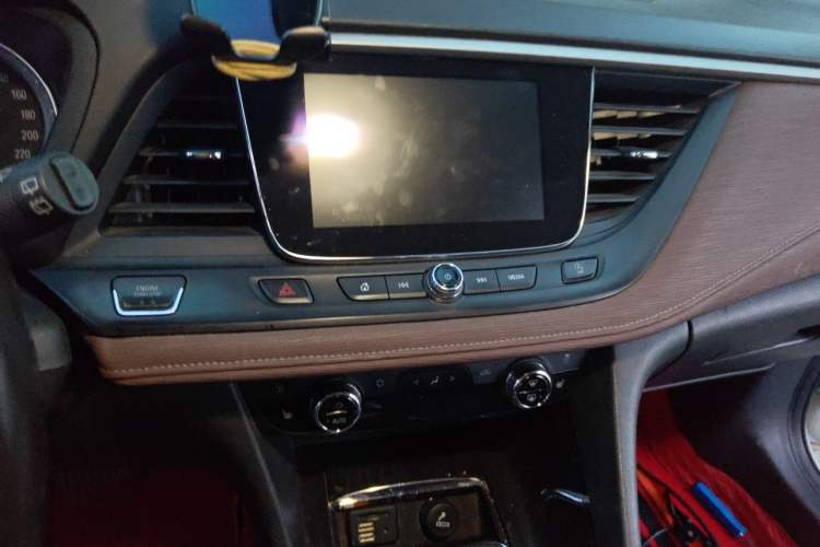 Used Buick GL6 2019 18T 6-Seater Connected Luxury Version China VI Standard Audio And AC Panel