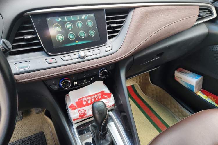 Used Buick GL6 2019 18T 6-Seater Connected Luxury Version China V Standard Audio And AC Panel