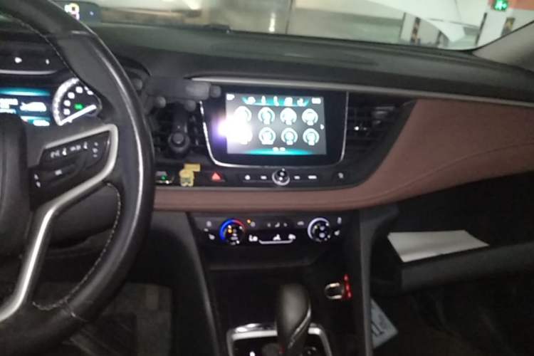 Used Buick GL6 2019 18T 5-Seater Connected Luxury Version China V Standard Audio And AC Panel