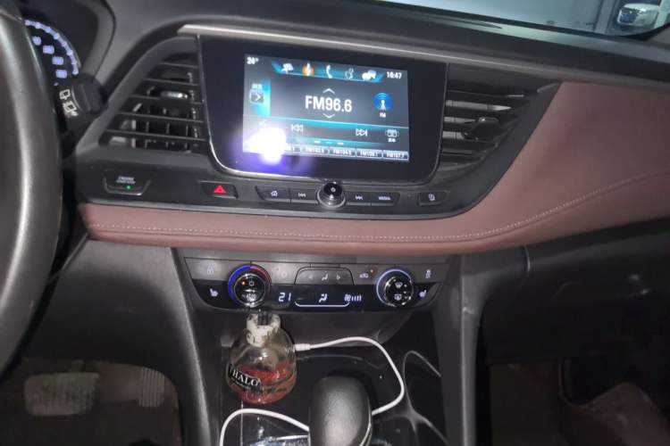 Used Buick GL6 2019 18T 6-Seater Connected Luxury Version China V Standard Audio And AC Panel