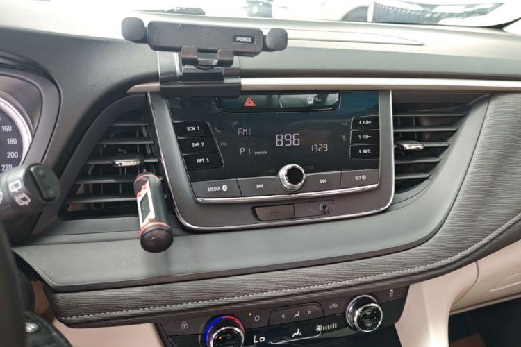 Used Buick GL6 2019 18T 6-Seater Elite Version China VI Standard Audio And AC Panel