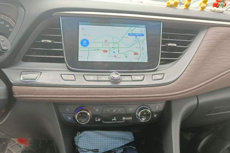 Used Buick GL6 2019 18T 6-Seater Connected Luxury Version China V Standard Audio And AC Panel