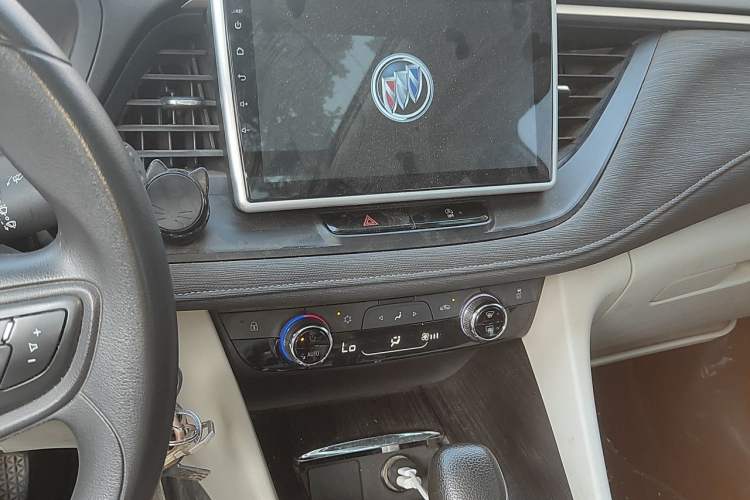Used Buick GL6 2019 18T 6-Seater Elite Version China VI Standard Audio And AC Panel