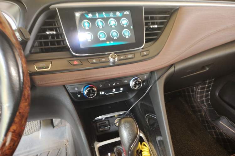 Used Buick GL6 2019 18T 6-Seater Connected Luxury Version China VI Standard Audio And AC Panel