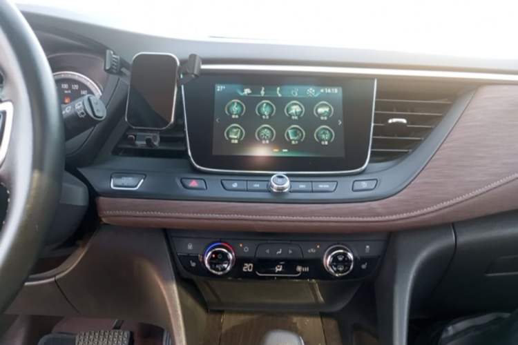 Used Buick GL6 2019 18T 6-Seater Connected Luxury Version China VI Standard Audio And AC Panel