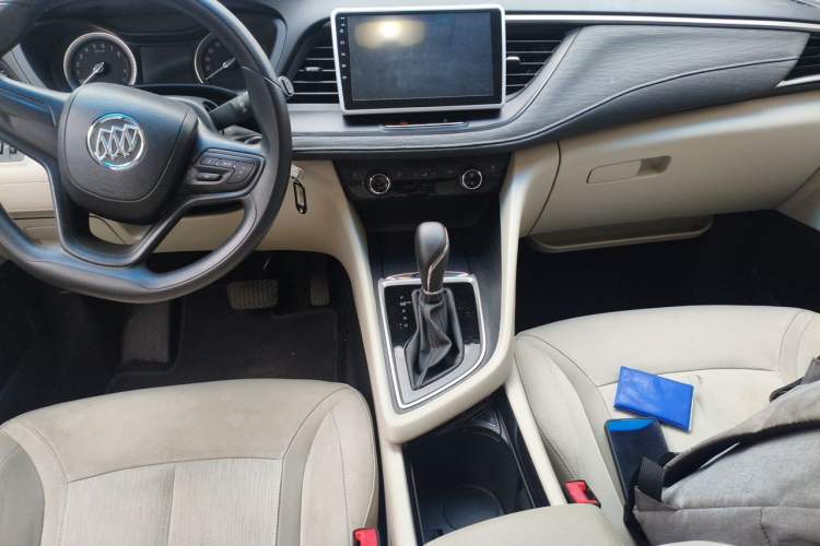 Used Buick GL6 2019 18T 6-Seater Elite Version China VI Standard Audio And AC Panel