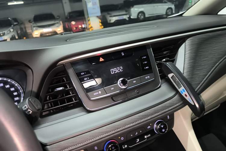 Used Buick GL6 2019 18T 6-Seater Elite Version China VI Standard Audio And AC Panel