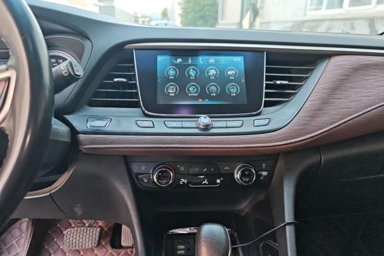 Used Buick GL6 2019 18T 6-Seater Connected Luxury Version China V Standard Audio And AC Panel