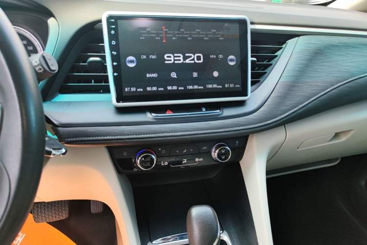 Used Buick GL6 2019 18T 6-Seater Elite Version China VI Standard Audio And AC Panel