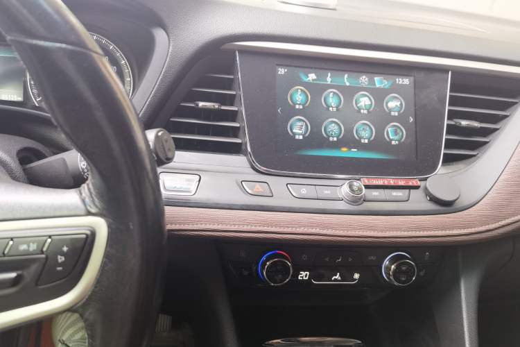Used Buick GL6 2019 18T 6-Seater Connected Luxury Version China VI Standard Audio And AC Panel