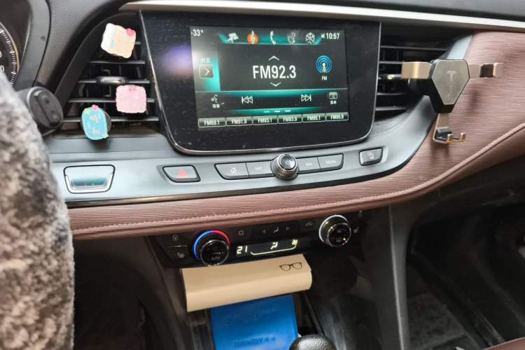 Used Buick GL6 2019 18T 6-Seater Connected Luxury Version China V Standard Audio And AC Panel