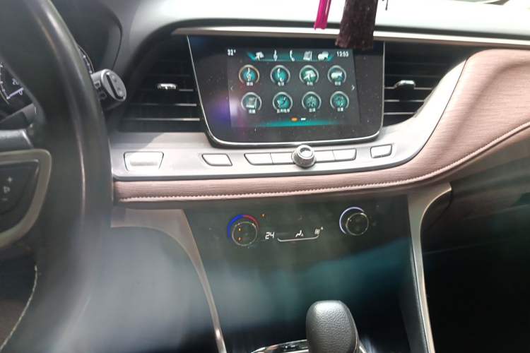 Used Buick GL6 2019 18T 6-Seater Connected Luxury Version China V Standard Audio And AC Panel