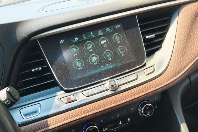 Used Buick GL6 2019 18T 6-Seater Connected Luxury Version China VI Standard Audio And AC Panel