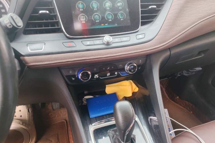 Used Buick GL6 2019 18T 6-Seater Connected Luxury Version China VI Standard Audio And AC Panel