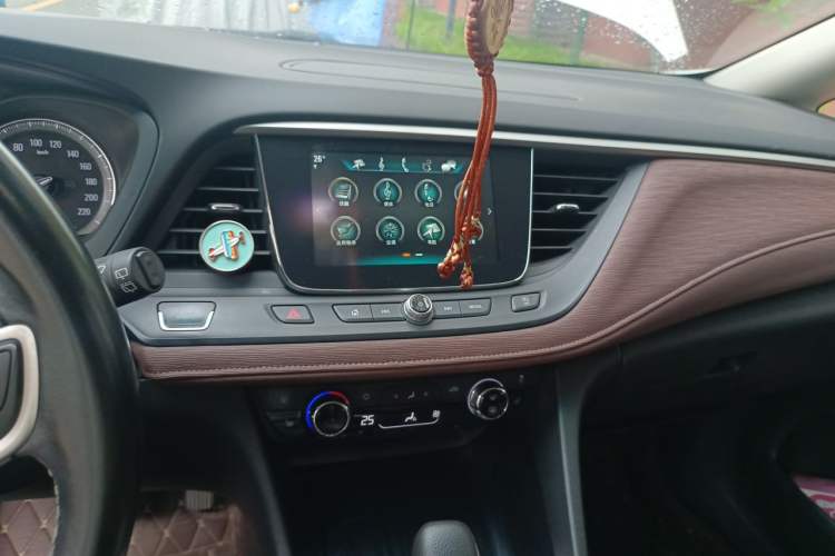 Used Buick GL6 2019 18T 6-Seater Connected Luxury Version China V Standard Audio And AC Panel