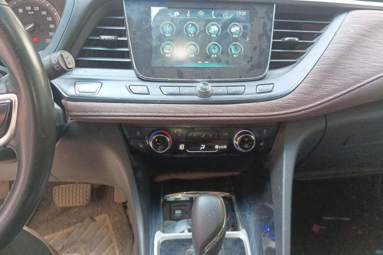 Used Buick GL6 2019 18T 6-Seater Connected Luxury Version China VI Standard Audio And AC Panel
