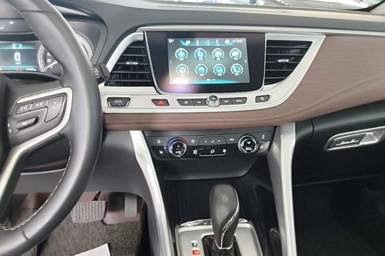 Used Buick GL6 2019 18T 6-Seater Connected Luxury Version China VI Standard Audio And AC Panel