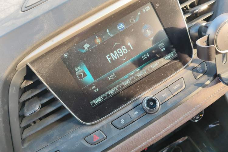 Used Buick GL6 2019 18T 6-Seater Connected Luxury Version China VI Standard Audio And AC Panel