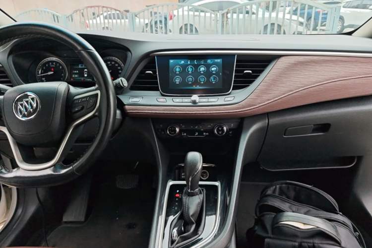 Used Buick GL6 2019 18T 6-Seater Connected Luxury Version China VI Standard Audio And AC Panel