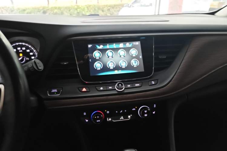 Used Buick GL6 2019 18T 6-Seater Connected Luxury Version China VI Standard Audio And AC Panel