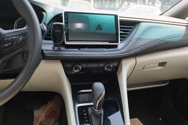 Used Buick GL6 2019 18T 6-Seater Elite Version China VI Standard Audio And AC Panel
